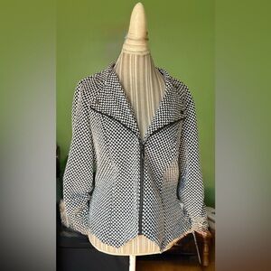 Torrid jacket nwot
Never worn